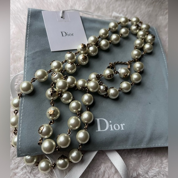 Dior necklace - Picture 1 of 3